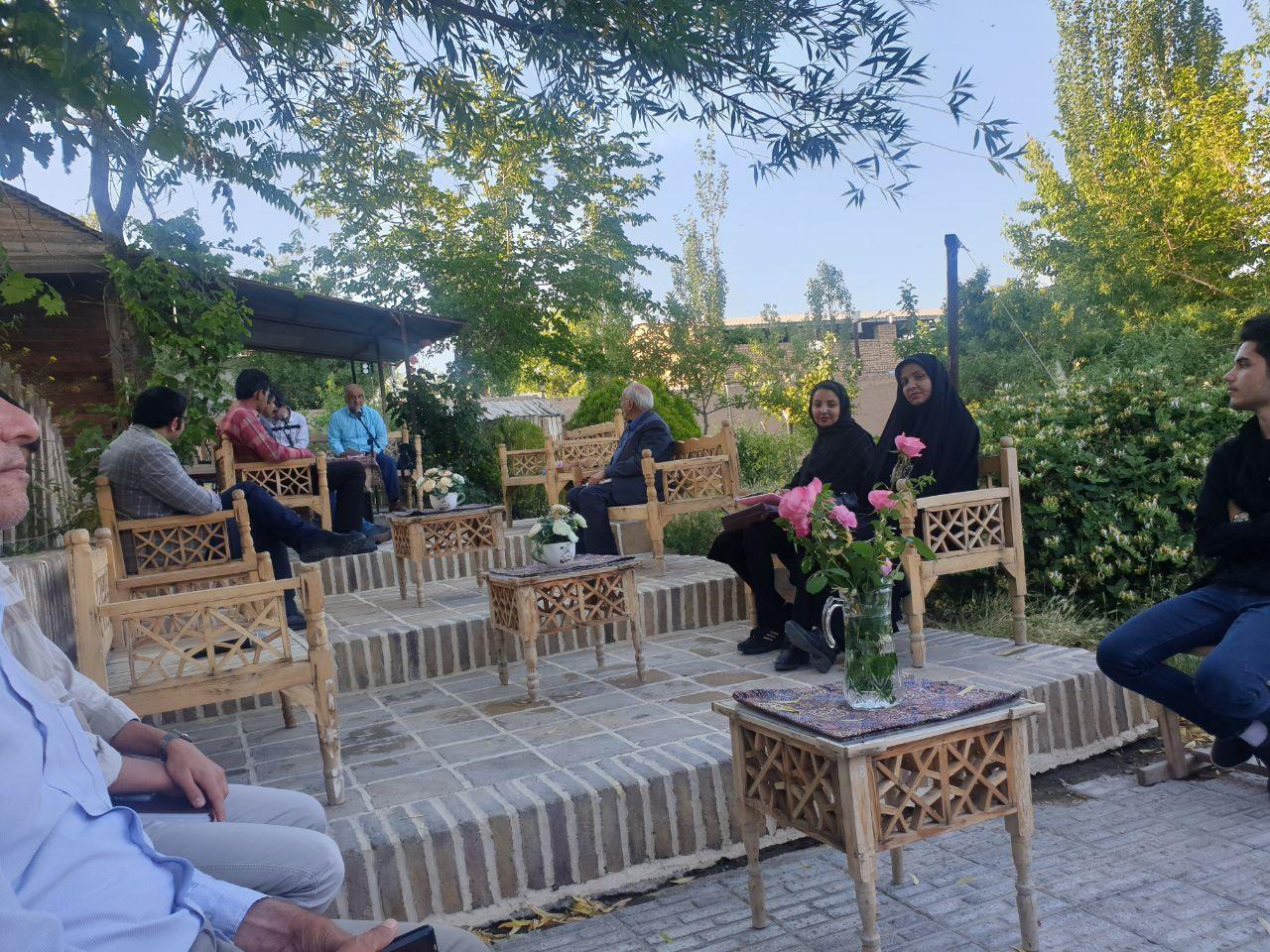 انجمن شعر و ادب قطب اقامتگاه بومگردی تهمینه